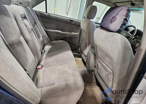 2004 Toyota Camry Le z USA, uszkodzony, nr VIN 4T1BE32K84U275720